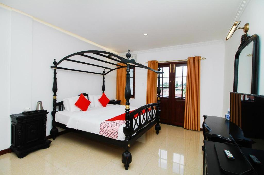 Hotel Queensbury Malabe Кадувела Экстерьер фото
