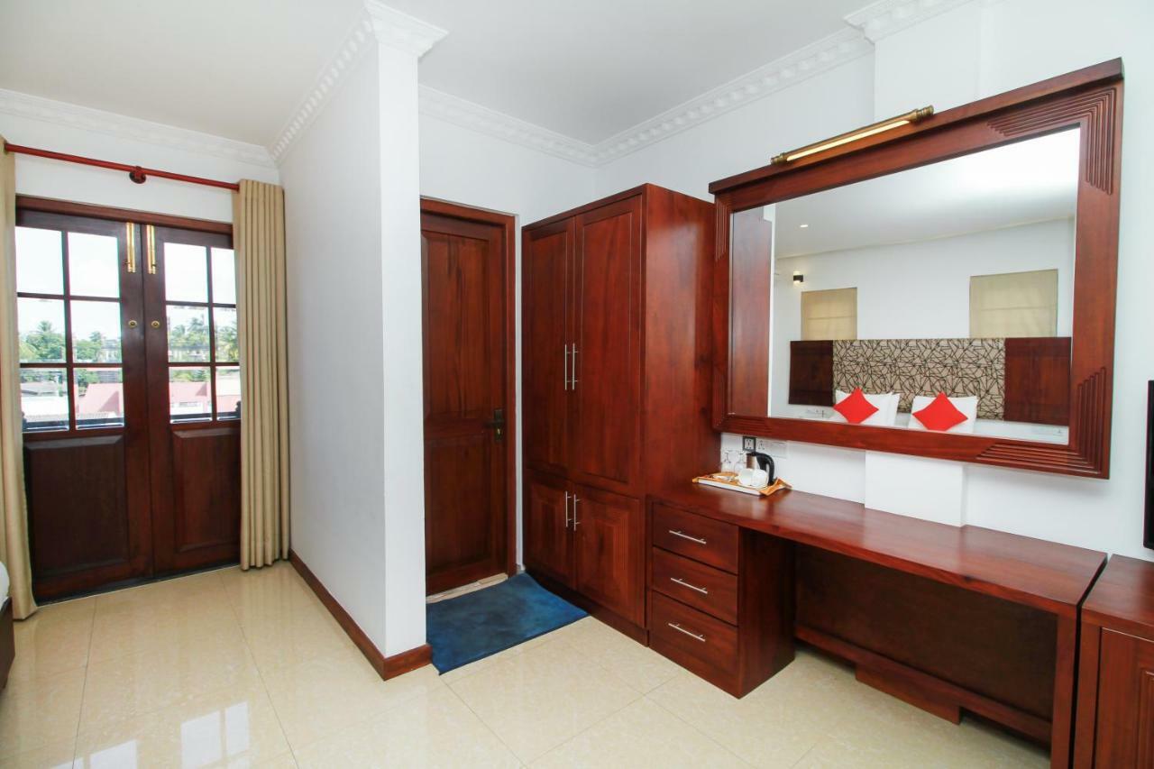 Hotel Queensbury Malabe Кадувела Экстерьер фото